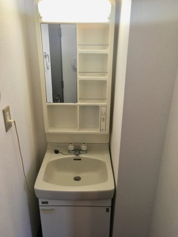 洗面設備　朝の身支度には欠かせない独立洗面化粧台