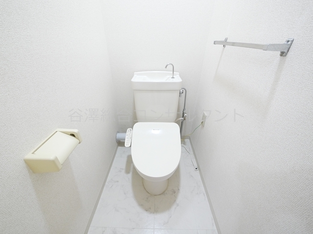 トイレ　温水洗浄便座