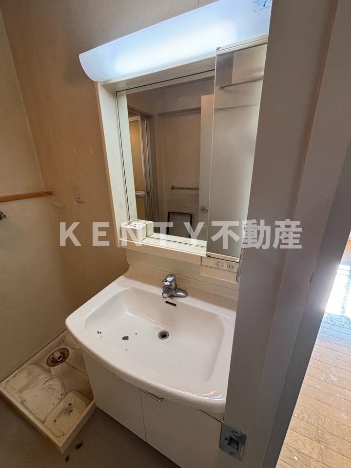 洗面設備　コンパクトで使いやすい洗面所