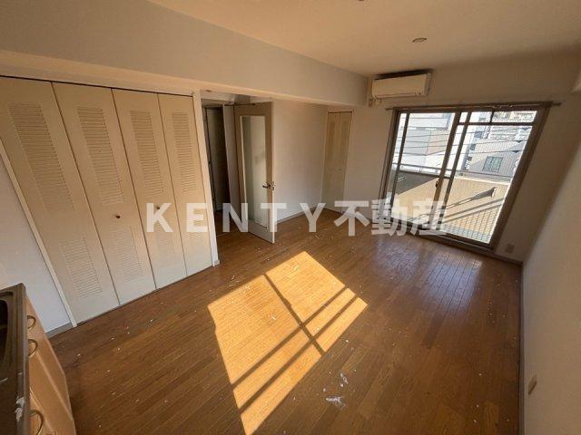 その他部屋・スペース　開放的な寝室です