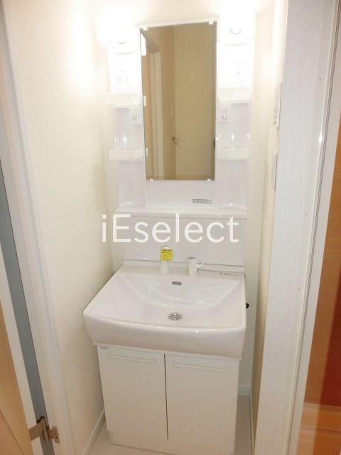 洗面設備　洗髪も出来る洗面台です