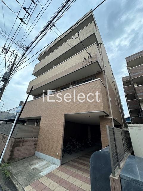 建物外観　２０１６年２月竣工のデザイナーズマンション。