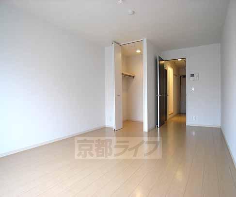 居室・リビング　広い室内。