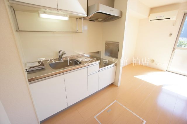 キッチン　※別号室参考写真です ※現況優先