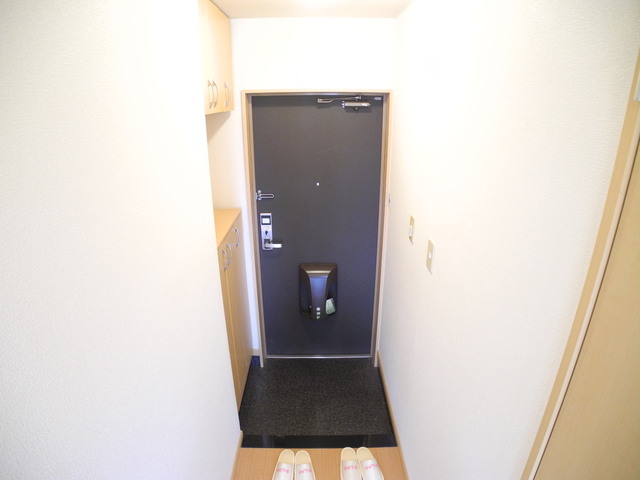 玄関　※室内画像は別号室のもの