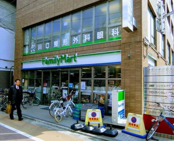 コンビニ　ファミリーマート学芸大学駅西店（コンビニ）まで40m