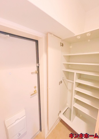 玄関　写真は別のお部屋です。