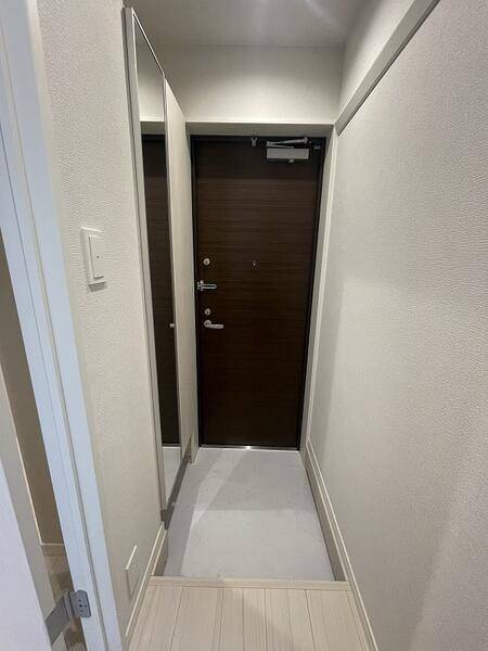 玄関　広い玄関スペース