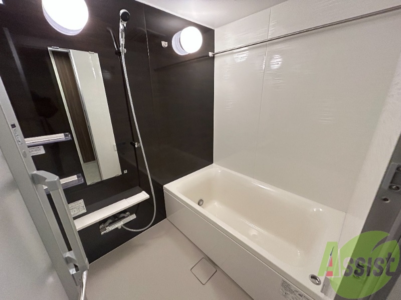 バス・シャワールーム　浴槽には追焚が付いています。一日の疲れがしっかり取れますね。