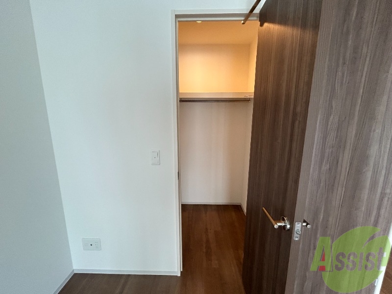 収納　収納はこちらのウォークインクローゼットをお使いください。