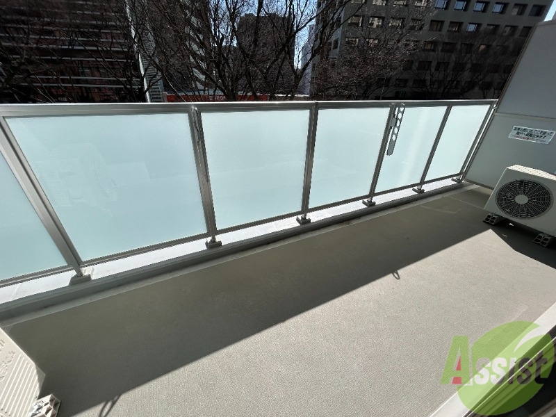 バルコニー　ベランダは洗濯物を干すのに十分な広さがございます。