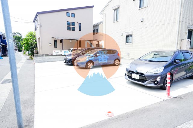 駐車場　駐車場に車を止められます