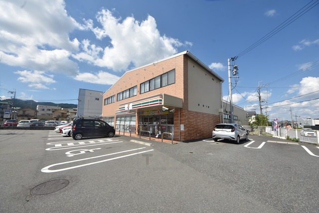 コンビニ　セブンイレブン　箕面粟生外院1丁目店（コンビニ）まで733m
