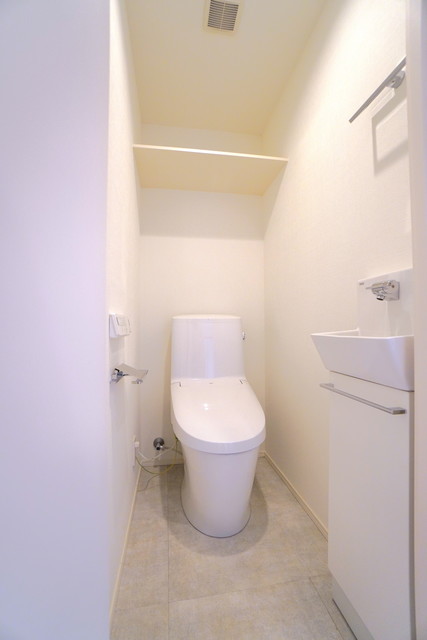 トイレ　※写真は同タイプ住戸です