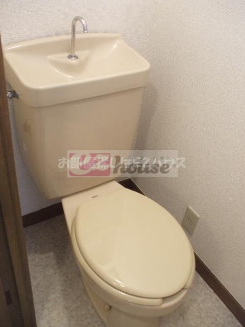 トイレ　別部屋の参考画像になります