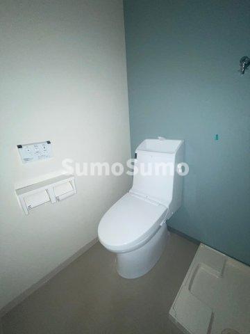 トイレ　落ち着いた色調のトイレです