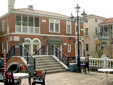 ショッピングセンター　ラ・ヴィータ（ショッピングセンター）まで698m