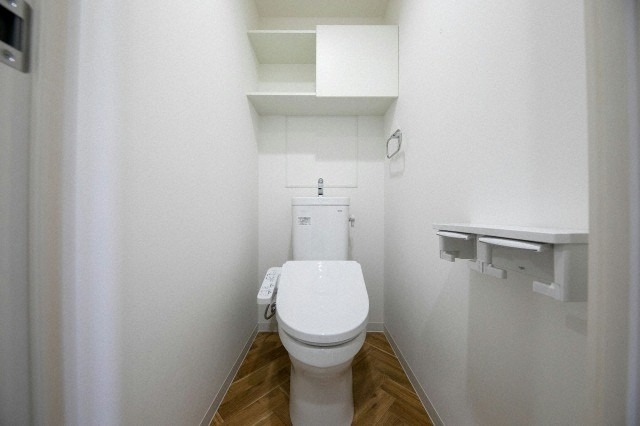 トイレ　嬉しい温水洗浄便座付き