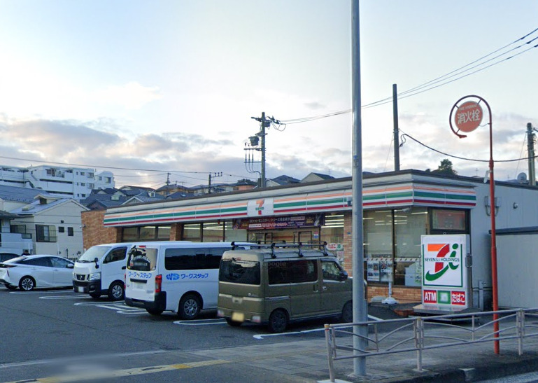 コンビニ　セブンイレブン（コンビニ）まで384m
