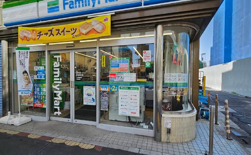 コンビニ　ファミリーマート（コンビニ）まで220m
