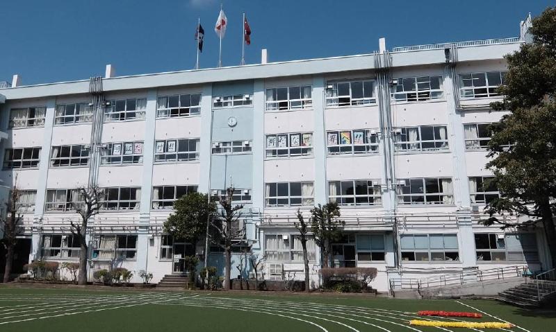 小学校　西小岩小学校（小学校）まで700m