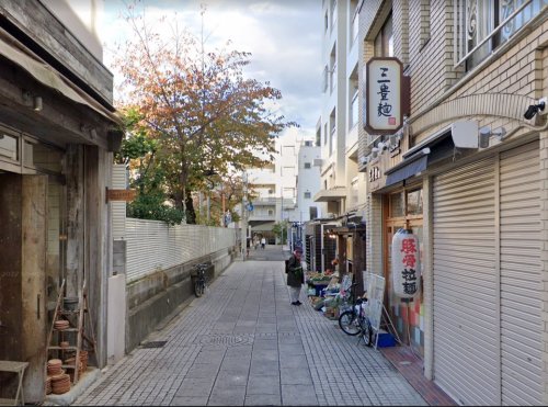 飲食店　三豊麺岡本店（飲食店）まで62m