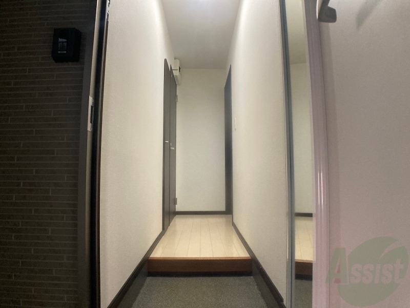 玄関　玄関の様子です。明るい印象ですね。気分もあがりそう。