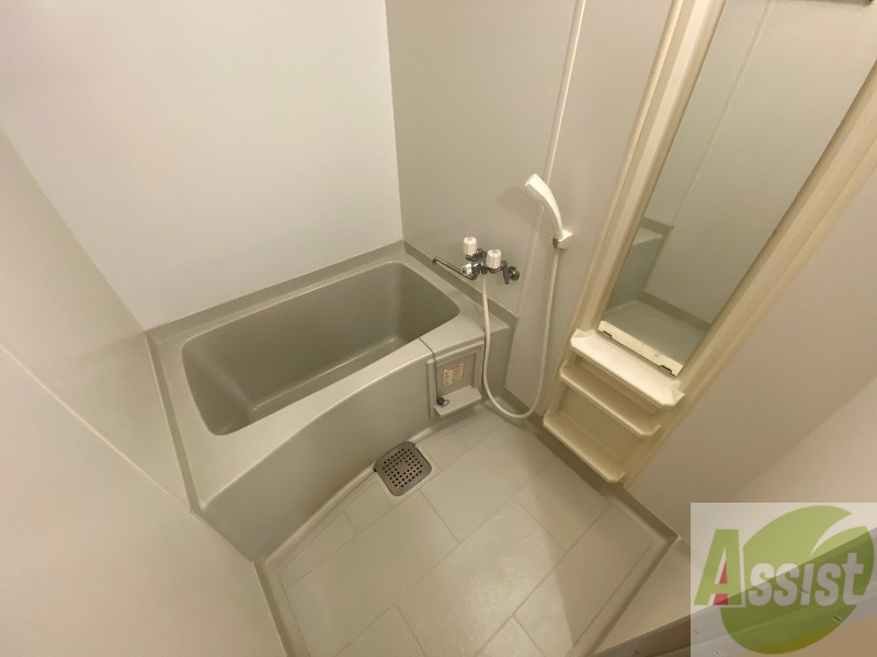 バス・シャワールーム　お風呂になります。一日の疲れを癒してくださいね。