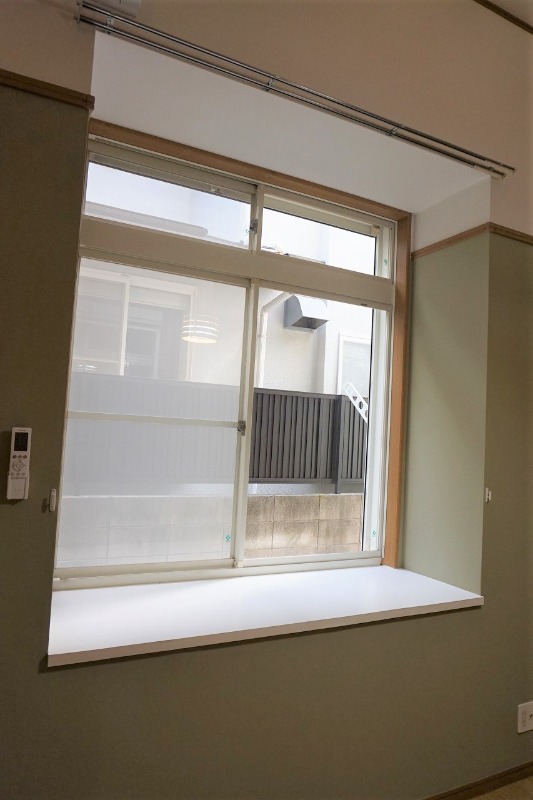 バルコニー　出窓