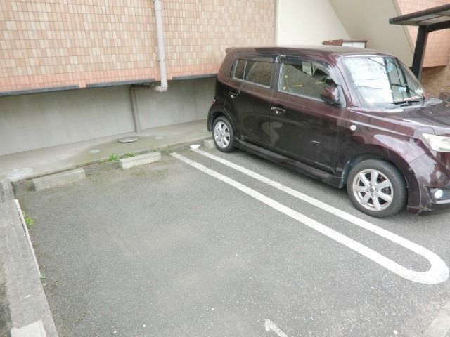 駐車場　敷地内が満車の場合は近隣でお探しします