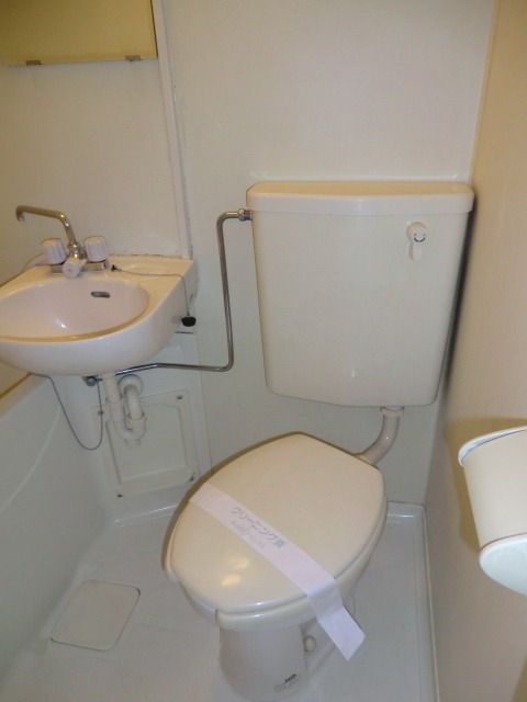 トイレ　3点ユニットバス　綺麗なトイレ