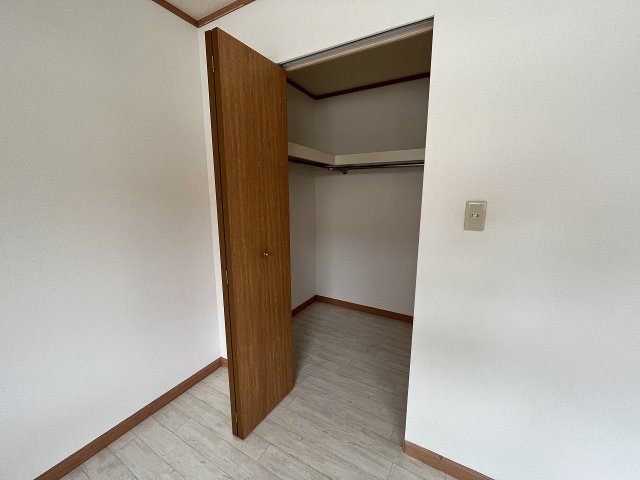 収納　リビング（別角度）