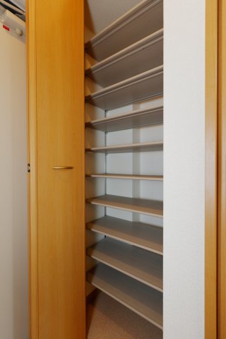 玄関　別部屋の参考写真になります