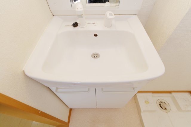 洗面設備　別部屋の参考写真になります