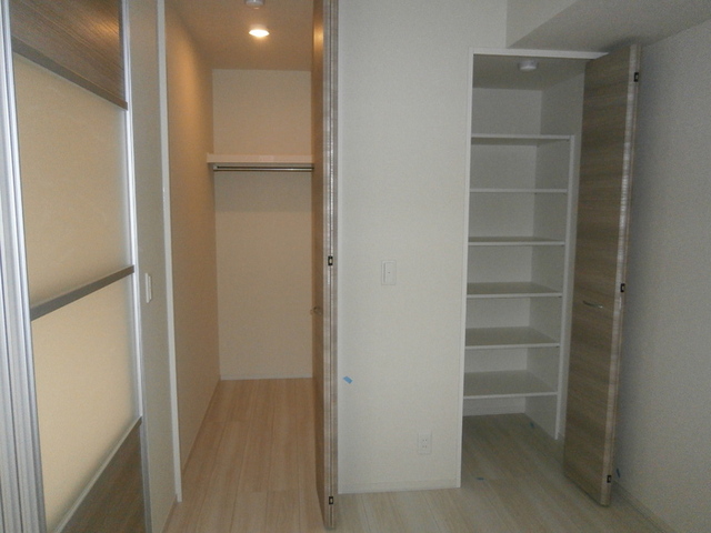 収納　ウォークインクローゼット＆物入