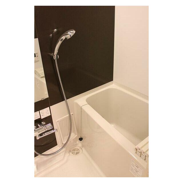 バス・シャワールーム　ご家族や長時間入浴に便利な追い炊き機能付きです♪