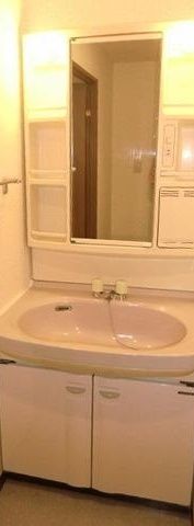 洗面設備　嬉しい独立洗面台です