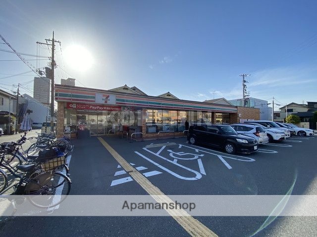 コンビニ　セブンイレブン（コンビニ）まで297m