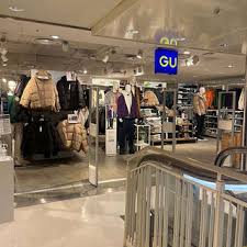 ショッピングセンター　ジーユー西武新宿ペペ店（ショッピングセンター）まで665m