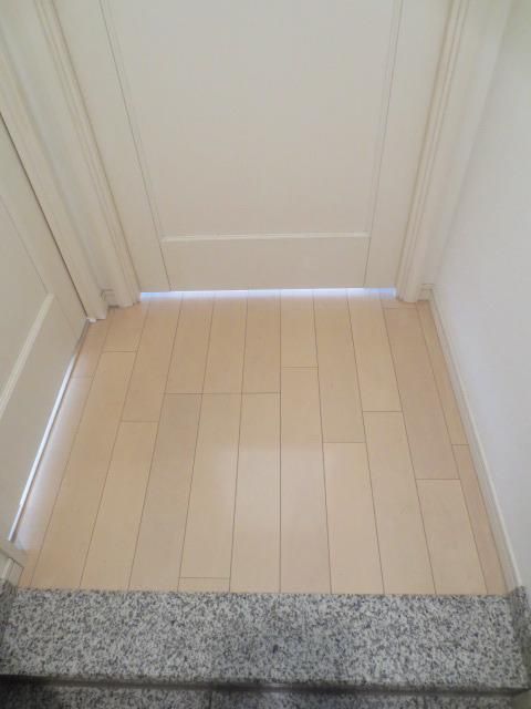 玄関　同じタイプの別部屋写真