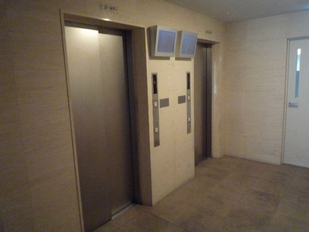 ロビー　エステムコート難波サウスプレイスIVパークグレイス　エレベータ