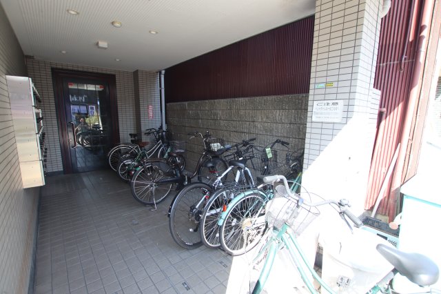 エントランス　自転車置き場