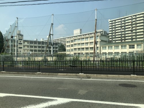 小学校　堺市立中百舌鳥小学校（小学校）まで588m