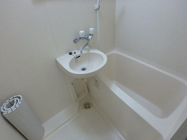 バス・シャワールーム　※他号室写真
