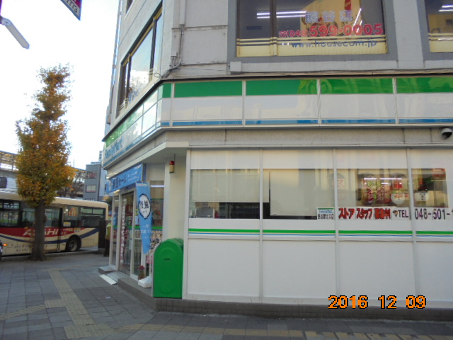 コンビニ　ファミリーマート熊谷駅北口店（コンビニ）まで563m