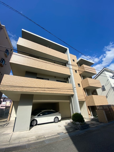 建物外観　宅配ボックス付きで便利です♪