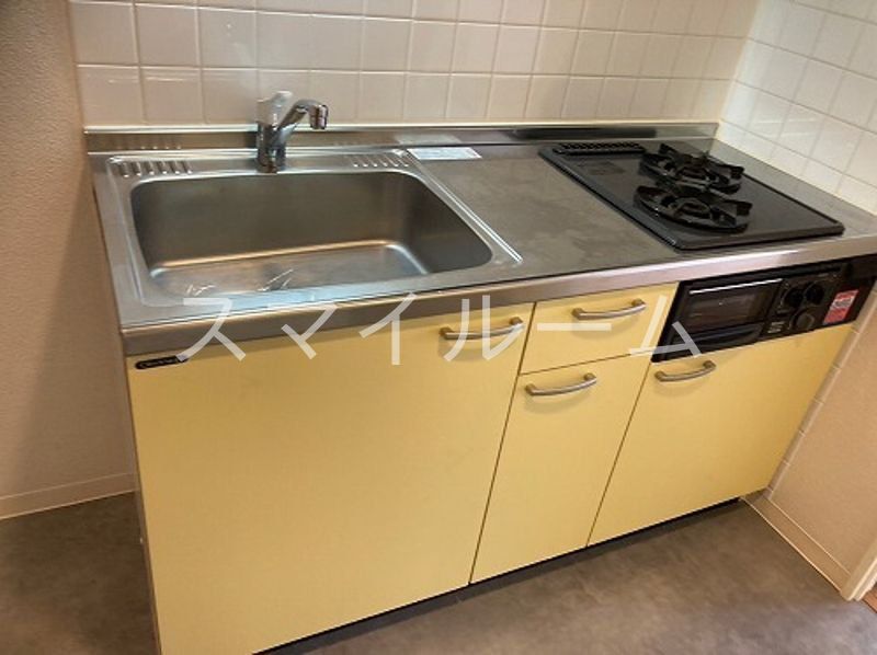 キッチン　別部屋参考写真となります。