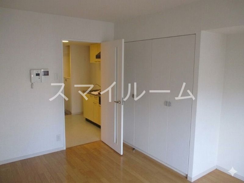 居室・リビング　別部屋参考写真となります。