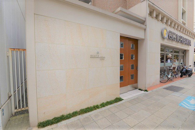 エントランス　ゆとりのあるエントランスです