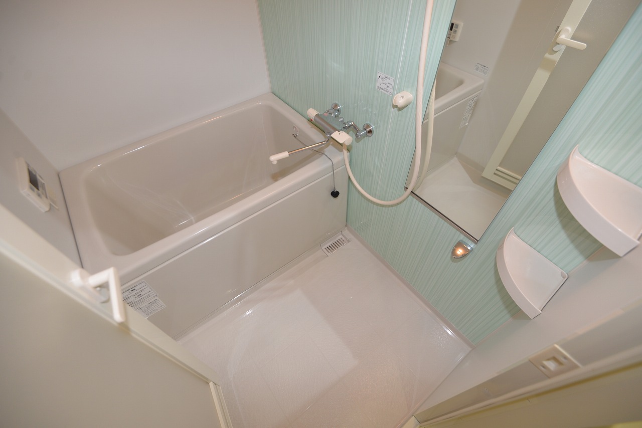 バス・シャワールーム　落ち着いた空間のお風呂です